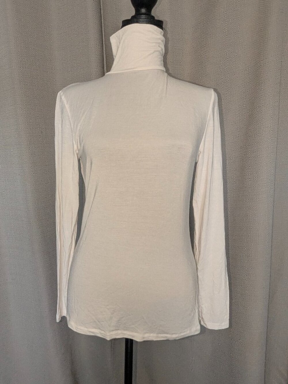 Cuddl Duds White Long-Sleeve Turtleneck Tee